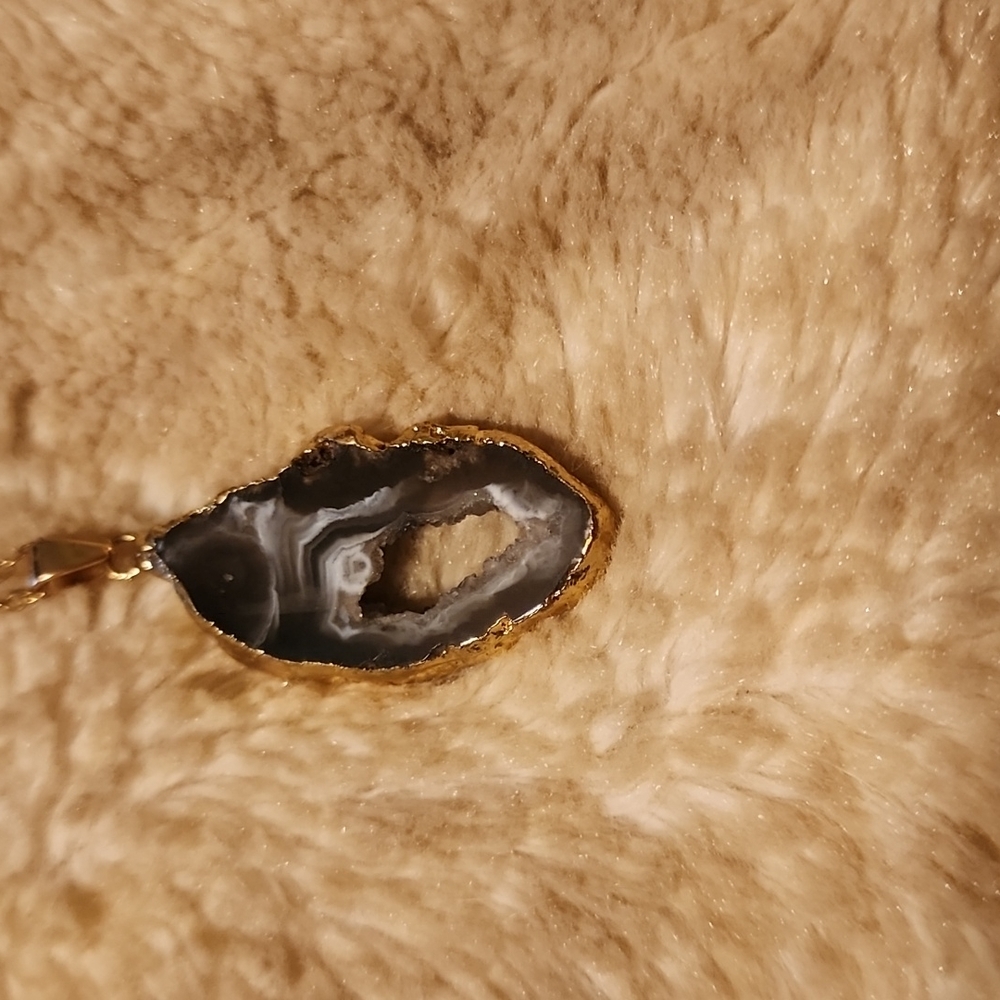 Agate Slice Necklace & Earrings - Picture 4 of 4